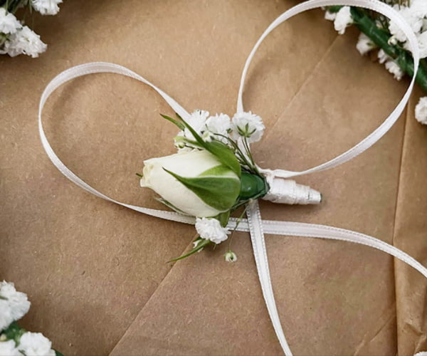 Wedding buttonholes and corsages
