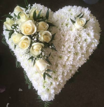 heart 012 - White heart with white roses and gyp with a foliage edge